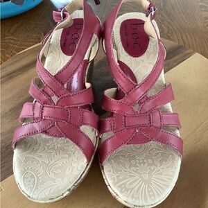 NIB LADIES BOC WEDGE SANDALS SZ 8